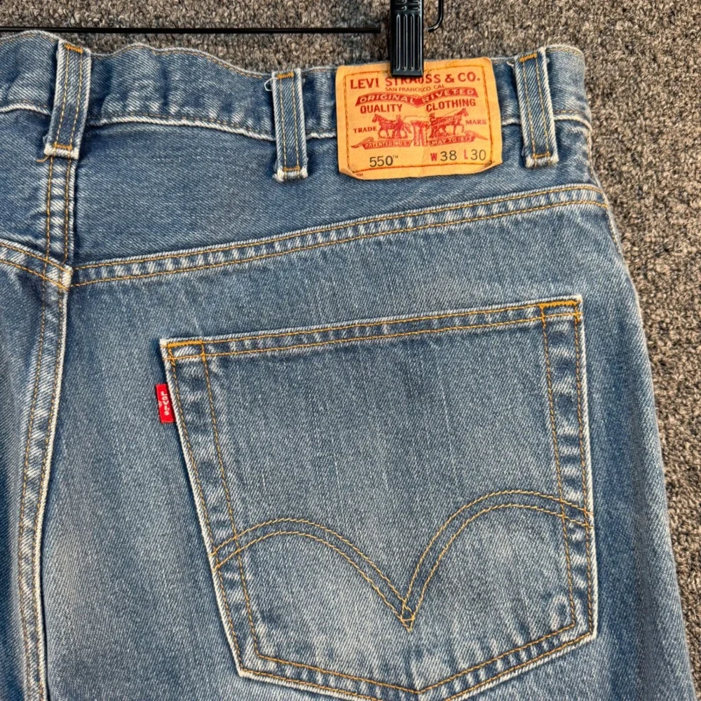 Levis 550 Relaxed Fit Mens Jeans 38x30 Medium Wash Blue Denim 00550-4886